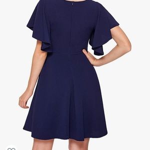 Cute dress! It’s like a fit and flare dress! Only worn once.